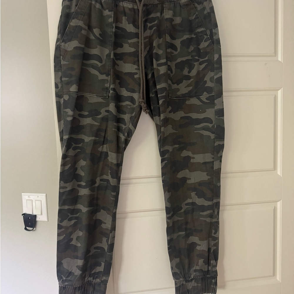 Bella Dahl Green Camouflage Pants
